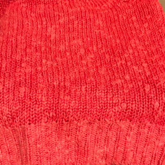 2 sweaters - Picture 5 of 10